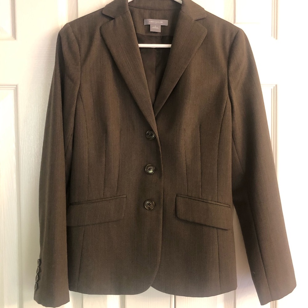 Beautiful chocolate brown Ann Taylor blazer.